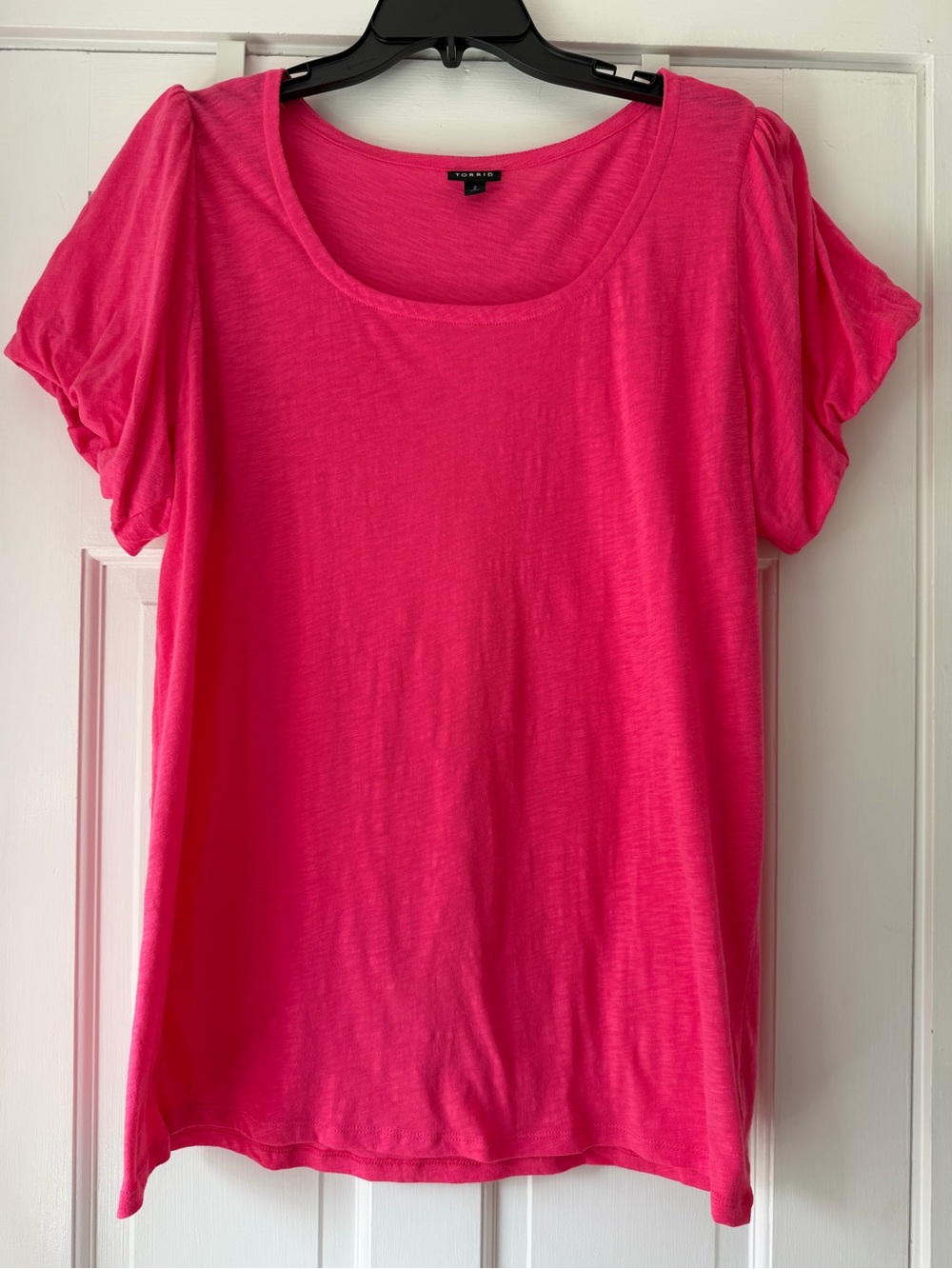 Torrid Size 2 (2x) Bright Hot Pink Scoop Neck Top with Puff Sleeves